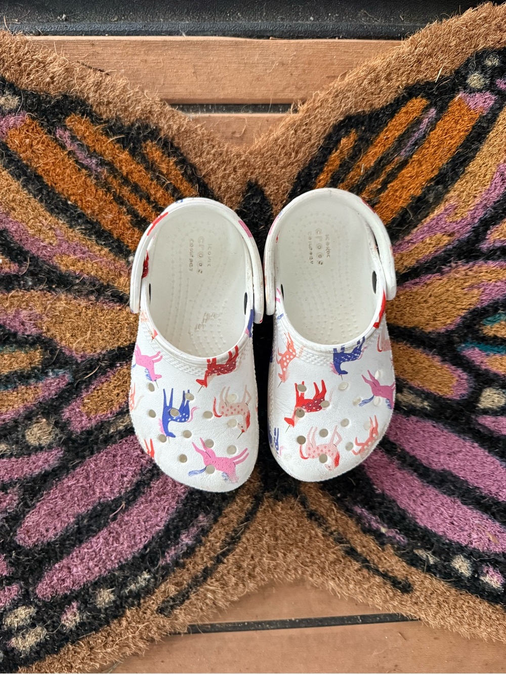 CROCS Toddler Unicorn Size 8 White with Red, Purple & Pink Excellent Condition